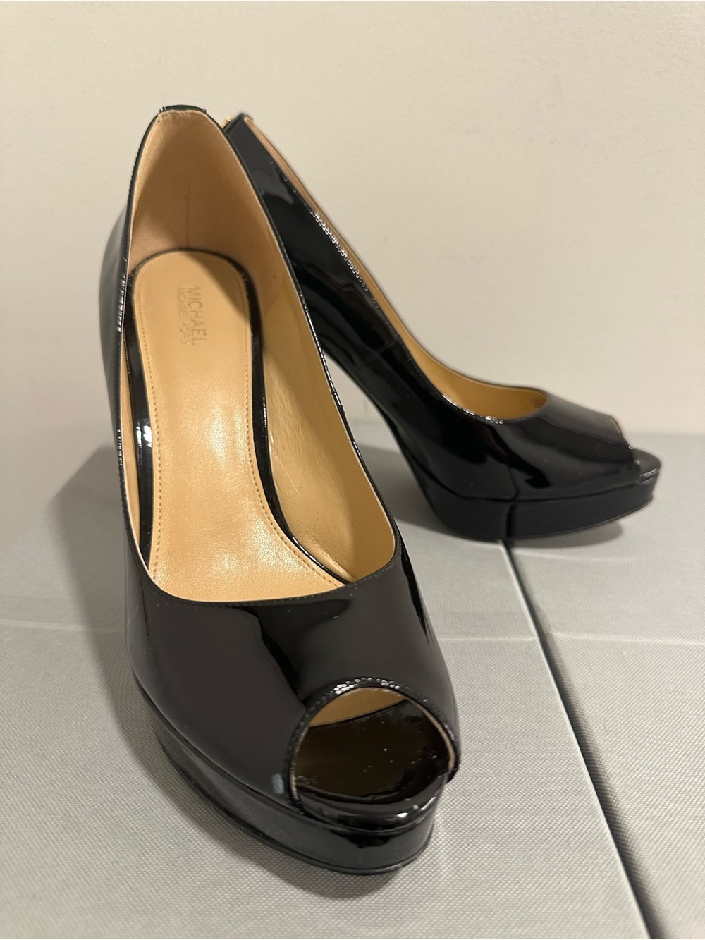 MICHAEL Michael Kors Black Patent Leather Peep-Toe Platform heels Pumps, 9